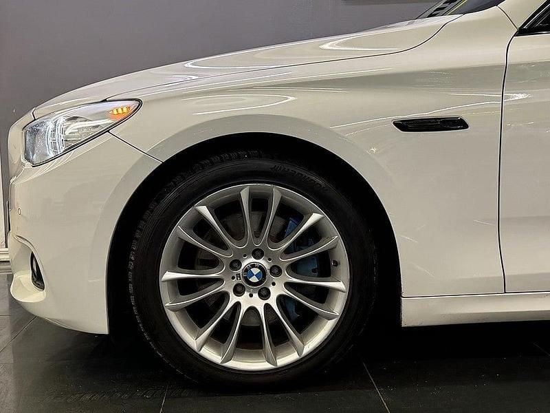 Begagnad BMW 530 Gran Turismo M Sport 258 HK (189 kW) 2013 Vit Halvkombi