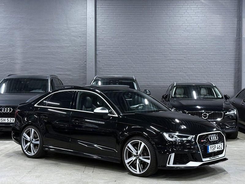 Svart Begagnad 2018 Audi RS3 Sedan | 439 900 kr (Marknadspris) - Bild 1/4