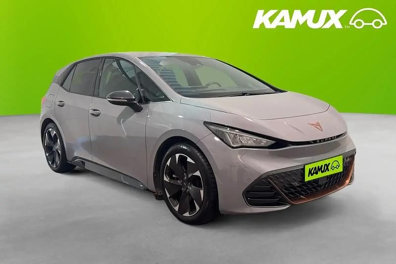 Silver/grå Begagnad 2023 Cupra Born e-Boost Halvkombi | 294 700 kr (Marknadspris) - Bild 1/4