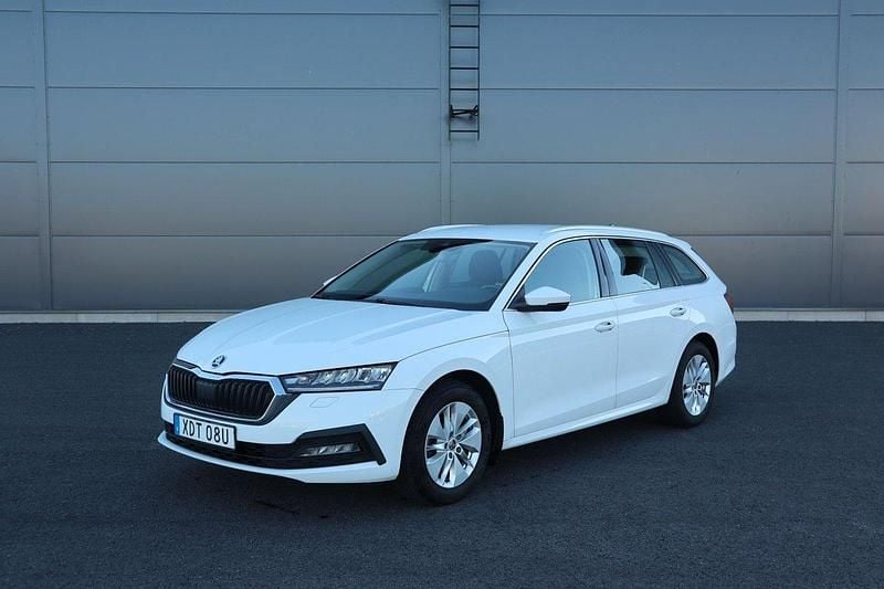 Vit Begagnad 2020 Skoda Octavia Ambition Kombi | 179 000 kr (Marknadspris) - Bild 1/4