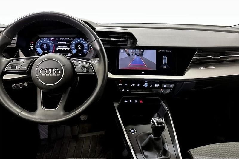Begagnad Audi A3 151 HK (111 kW) 2023 Röd Sedan