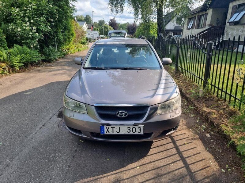 Grå Begagnad 2006 Hyundai Sonata Sedan | 27 999 kr - Bild 1/4