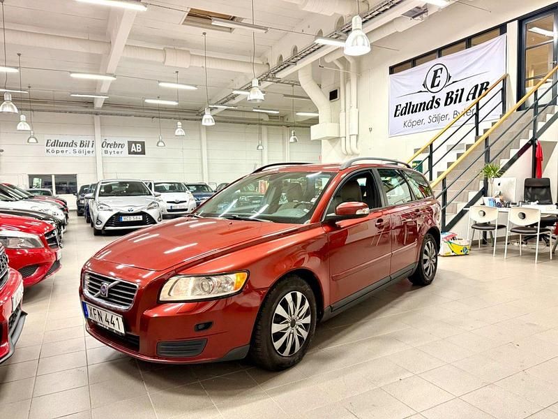 Röd Begagnad 2008 Volvo V50 Kinetic Kombi | 47 800 kr (Lite dyr) - Bild 1/4