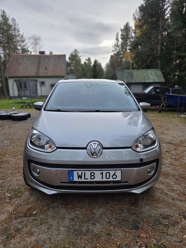 Silver Begagnad 2016 VW up! Halvkombi | 69 900 kr (Bra pris) - Bild 1/4