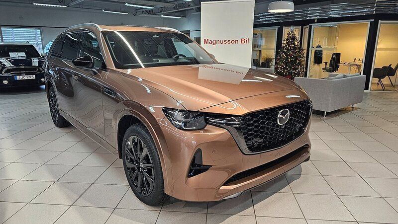 Brun Ny 2024 Mazda CX-80 Homura-Line SUV | 665 000 kr (Marknadspris) - Bild 1/3