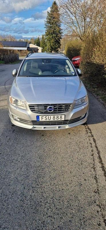 Silver Begagnad 2015 Volvo V70 Momentum Kombi | 98 000 kr (Superpris) - Bild 1/4