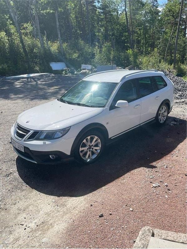 Vit Begagnad 2009 Saab 9-3X Kombi | 39 000 kr (Superpris) - Bild 1/4