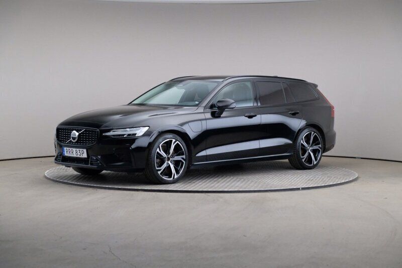 Svart (black stone (solid)) Begagnad 2022 Volvo V60 Plus Kombi | 375 000 kr (Marknadspris) - Bild 1/4