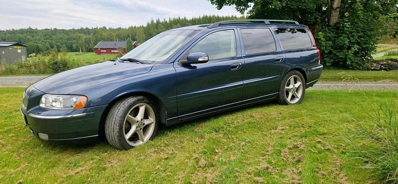 Blå Begagnad 2007 Volvo V70 Summum Kombi | 40 000 kr (Marknadspris) - Bild 1/4