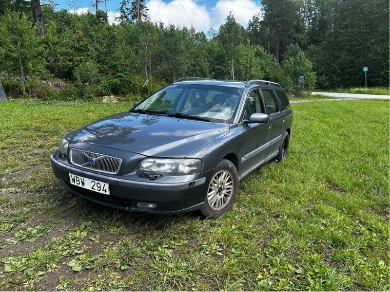 Grå Begagnad 2004 Volvo V70 Kombi | 24 000 kr (Dyr) - Bild 1/4