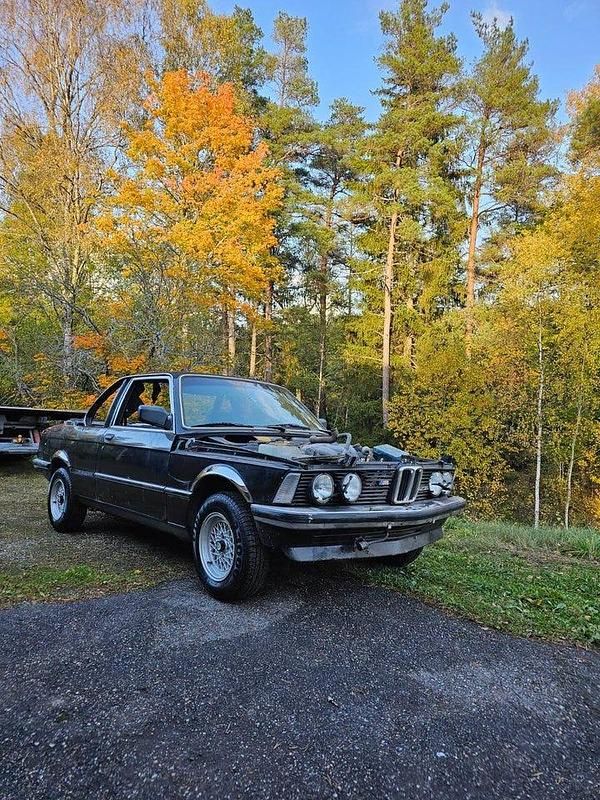 Begagnad 1982 BMW 323 Sedan | 115 000 kr - Bild 1/4