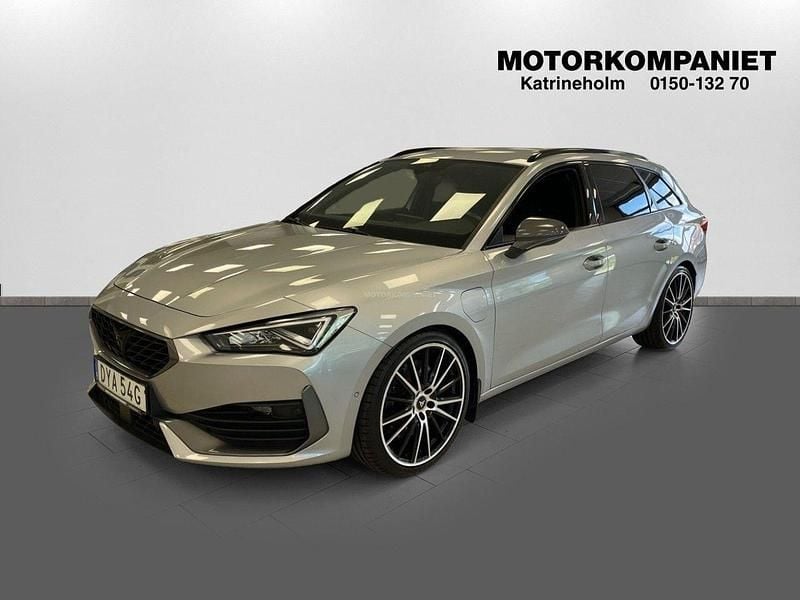 Silver (silver metallic ) Begagnad 2021 Cupra Leon Kombi | 279 900 kr (Marknadspris) - Bild 1/4
