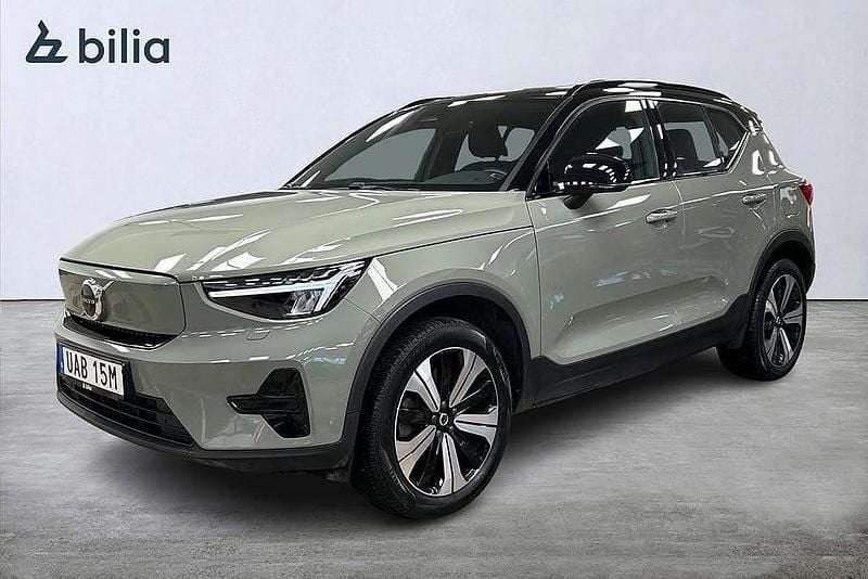 Grön Begagnad 2022 Volvo XC40 Core SUV | 329 900 kr (Superpris) - Bild 1/3