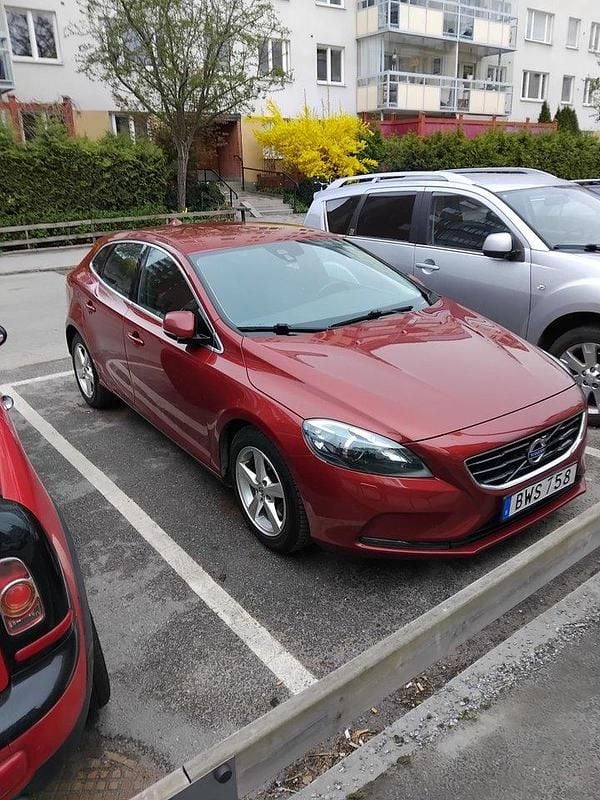 Röd Begagnad 2015 Volvo V40 Kombi | 95 000 kr (Bra pris) - Bild 1/4