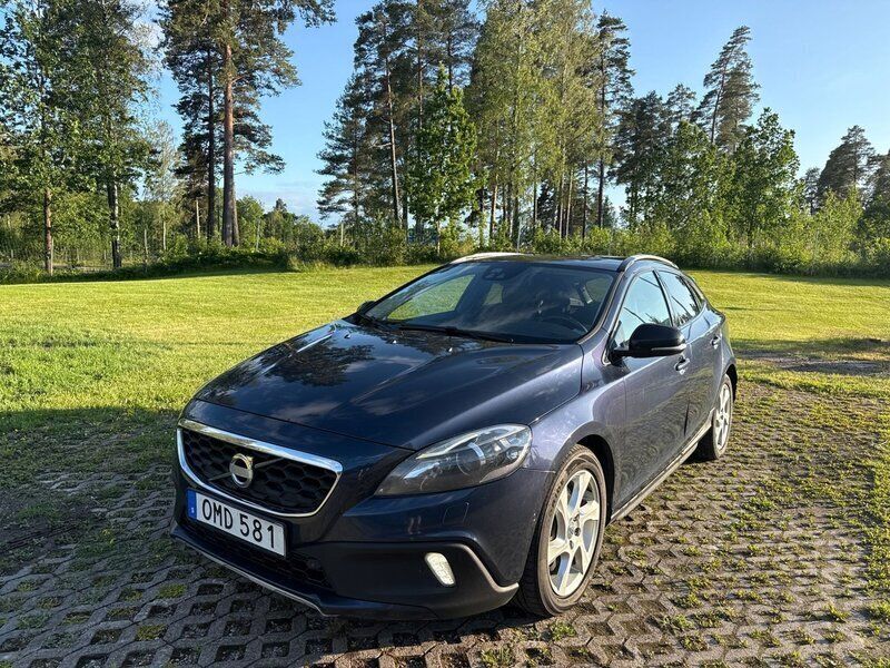 Blå Begagnad 2014 Volvo V40 CC Momentum Kombi | 89 900 kr (Bra pris) - Bild 1/4