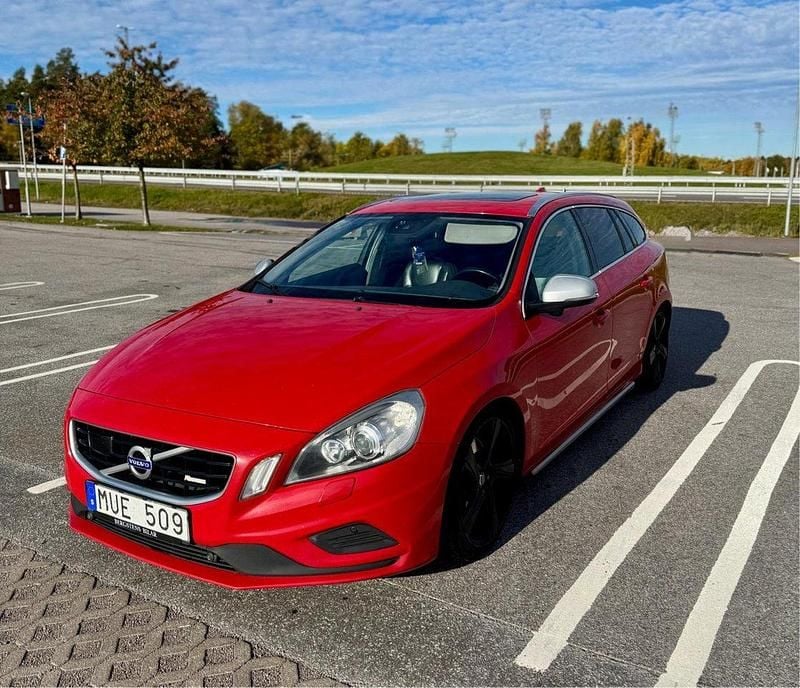 Röd Begagnad 2013 Volvo V60 R-Design Kombi | 72 000 kr (Bra pris) - Bild 1/4