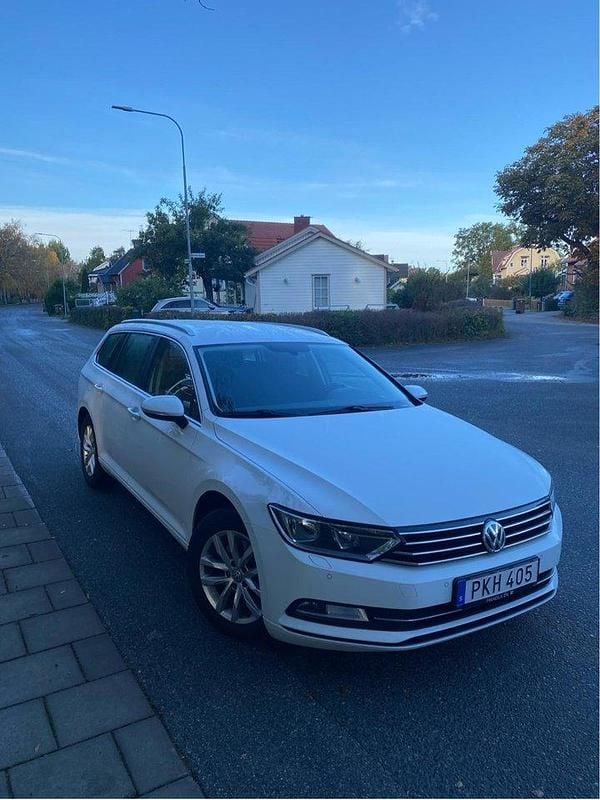 Vit Begagnad 2017 VW Passat Kombi | 150 000 kr (Bra pris) - Bild 1/4