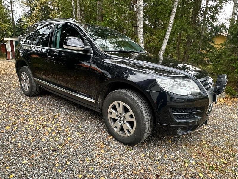 Svart Begagnad 2009 VW Touareg SUV | 77 500 kr - Bild 1/3