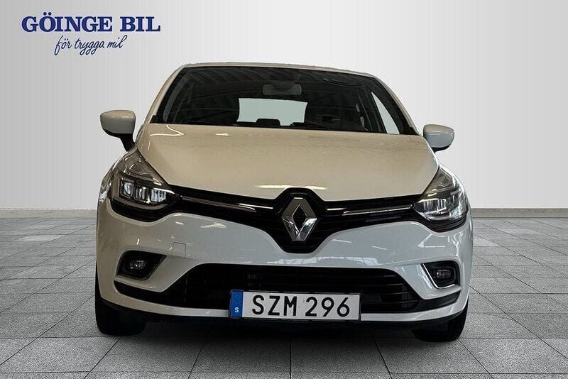 Vit Begagnad 2017 Renault Clio IV Intens Halvkombi | 99 000 kr (Marknadspris) - Bild 1/3