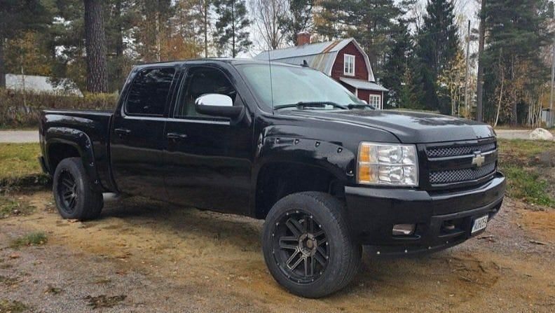 Svart Begagnad 2007 Chevrolet Silverado Pickup | 149 900 kr - Bild 1/4