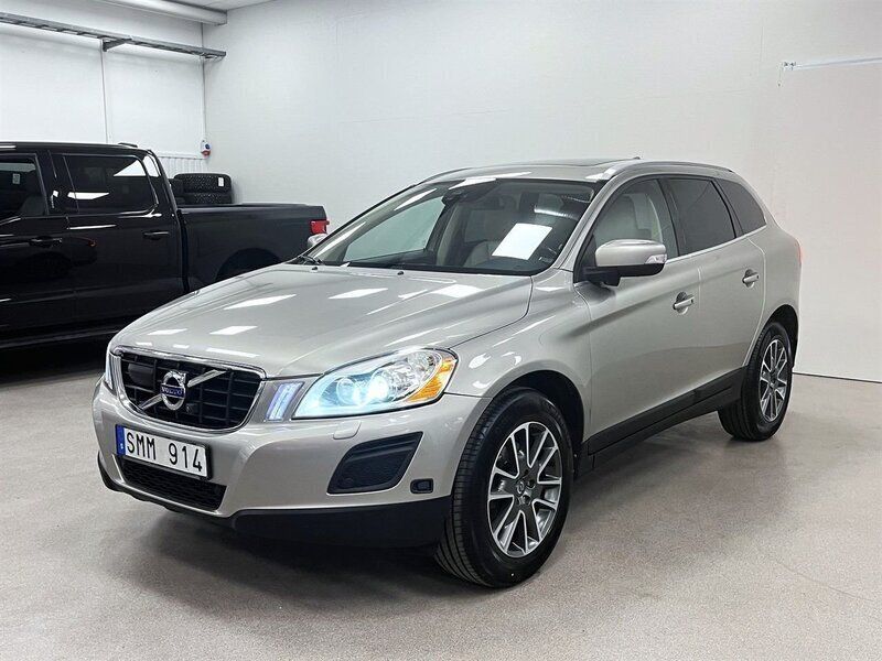 Ljusbrun Begagnad 2013 Volvo XC60 Summum SUV | 174 900 kr (Marknadspris) - Bild 1/4