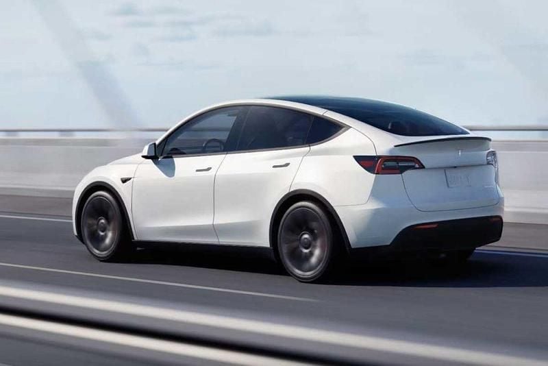 Vit Begagnad 2024 Tesla Model Y Long Range AWD SUV | 516 000 kr (Lite dyr) - Bild 1/2