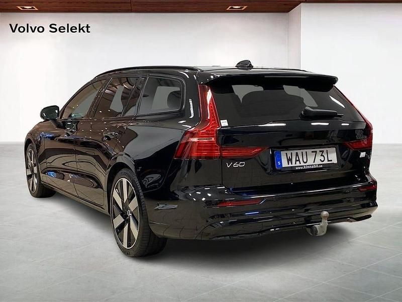 Begagnad Volvo V60 Ultimate 355 HK (261 kW) 2024 Svart Kombi
