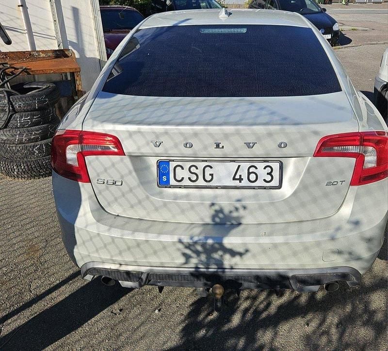 Vit Begagnad 2011 Volvo S60 Momentum Sedan | 45 000 kr - Bild 1/4