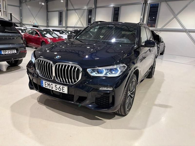 Svart Begagnad 2020 BMW X5 iPerformance SUV | 469 900 kr - Bild 1/4