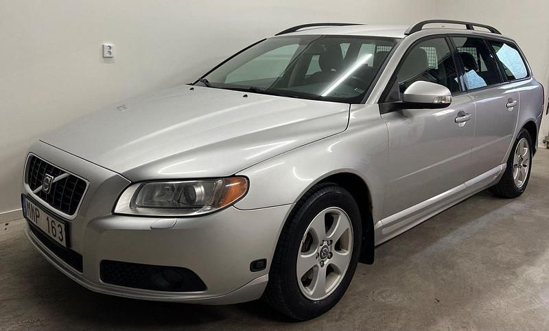 Ljusgrå (grå) Begagnad 2009 Volvo V70 Momentum Kombi | 64 900 kr - Bild 1/4