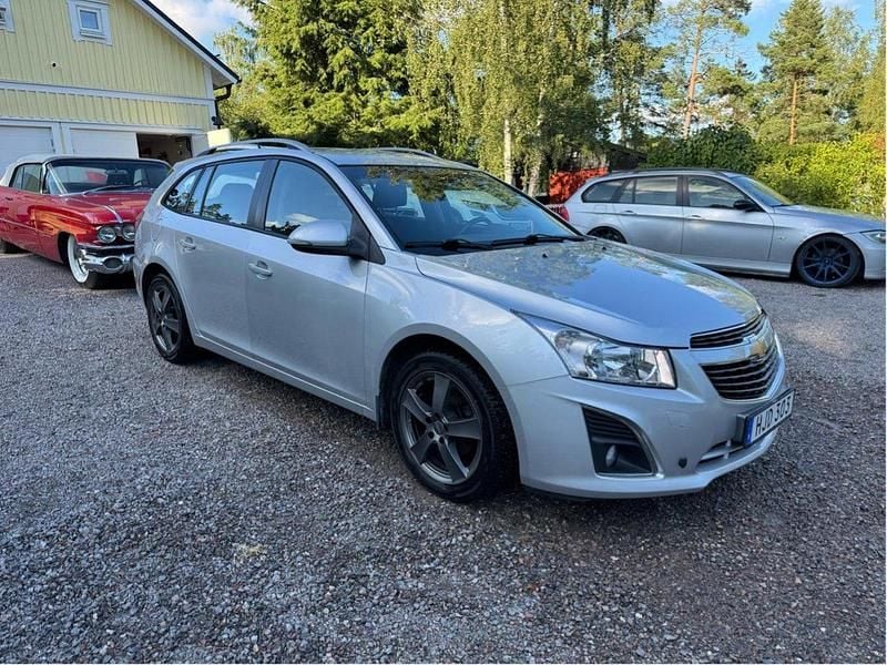 Grå Begagnad 2014 Chevrolet Cruze Kombi | 39 000 kr (Bra pris) - Bild 1/4