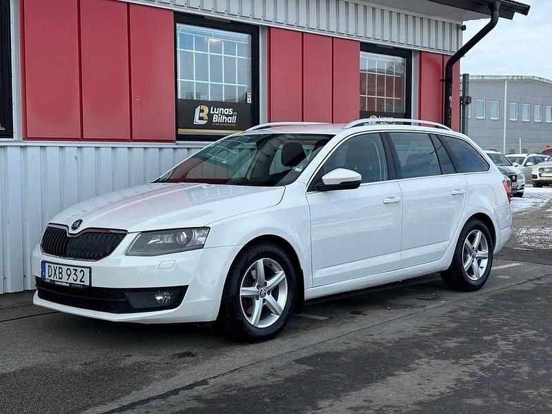 Begagnad Skoda Octavia Elegance 150 HK (110 kW) 2014 Vit Halvkombi
