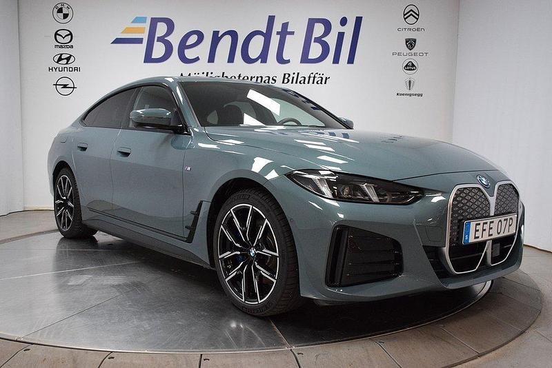 Svart Begagnad 2025 BMW i4 M Sport Sedan | 599 500 kr (Dyr) - Bild 1/3