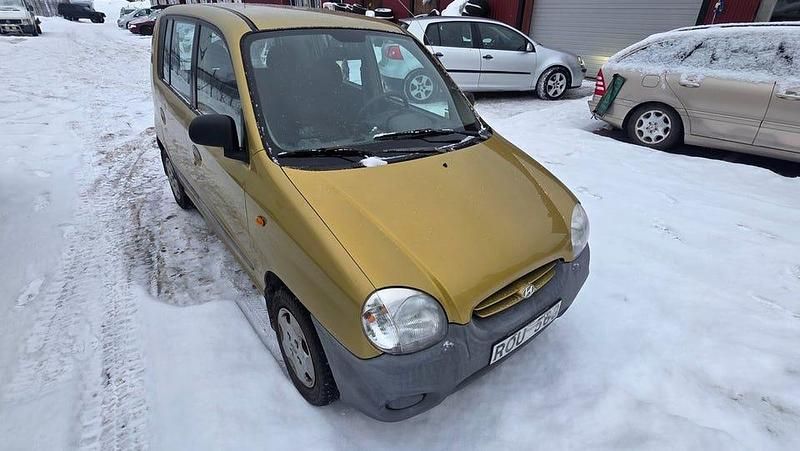 Begagnad Hyundai Atos 54 HK (39 kW) 2000 Gul Halvkombi