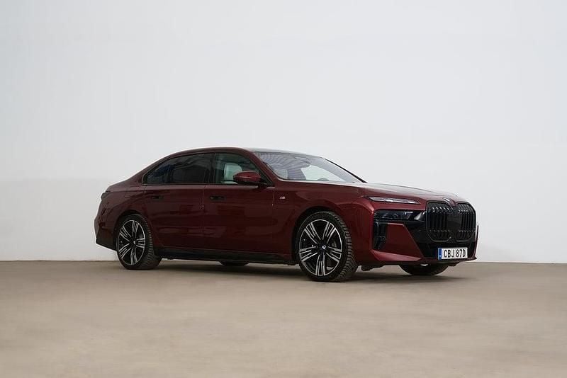 Begagnad BMW i7 Executive 400 kW (544 HK) 2024 Röd Sedan