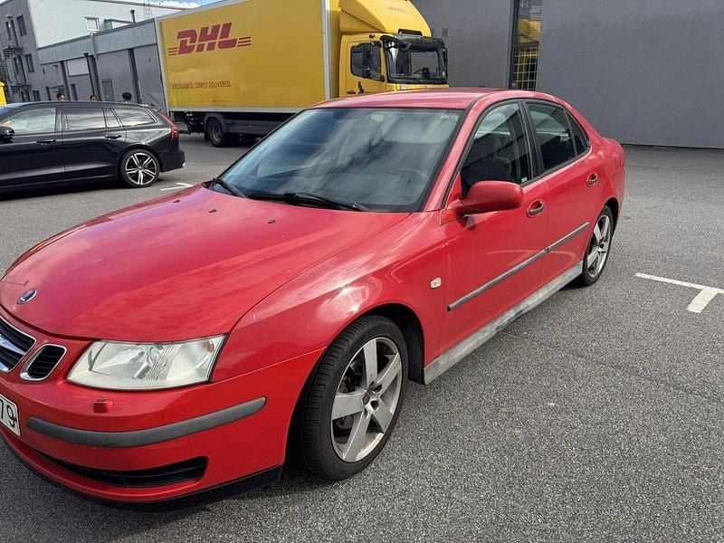 Röd Begagnad 2005 Saab 9-3 Linear Sedan | 15 500 kr (Marknadspris) - Bild 1/4