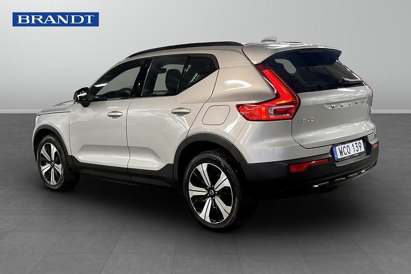 Begagnad Volvo XC40 Single Motor 175 kW (238 HK) 2023 Silver SUV