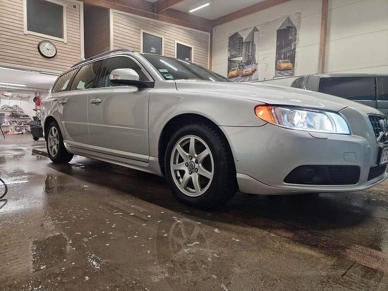 Begagnad 2011 Volvo V70 Kombi | 81 000 kr (Marknadspris) - Bild 1/4
