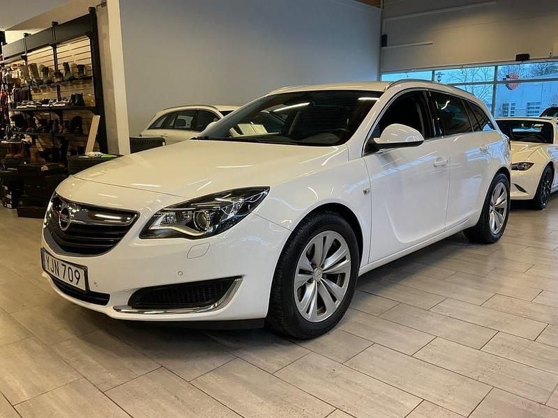 Vit Begagnad 2016 Opel Insignia Business Kombi | 148 000 kr (Marknadspris) - Bild 1/4