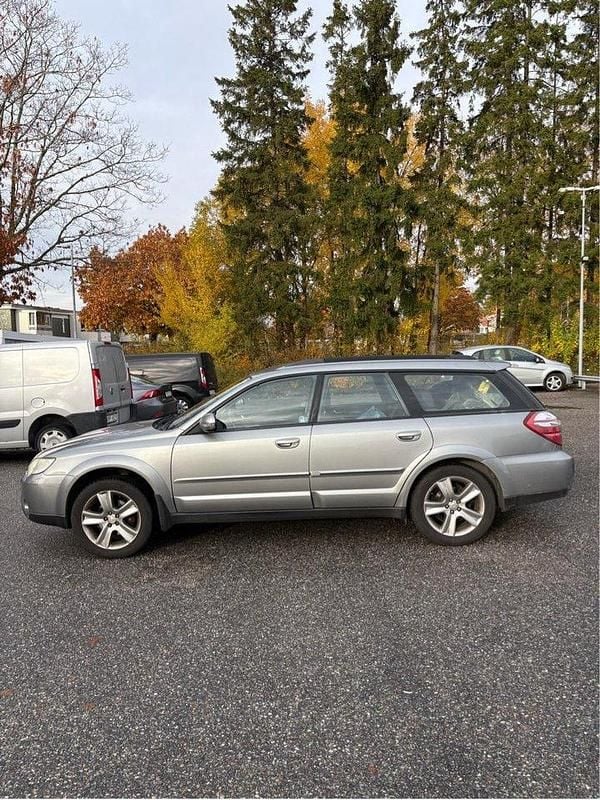 Grå Begagnad 2007 Subaru Outback Kombi | 40 000 kr (Lite dyr) - Bild 1/4