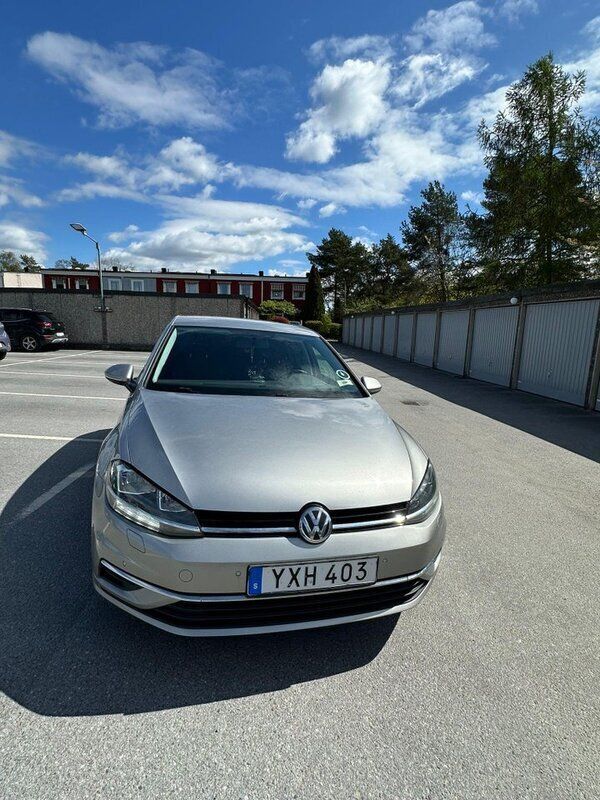 Silver Begagnad 2019 VW Golf VII Halvkombi | 135 000 kr (Marknadspris) - Bild 1/4