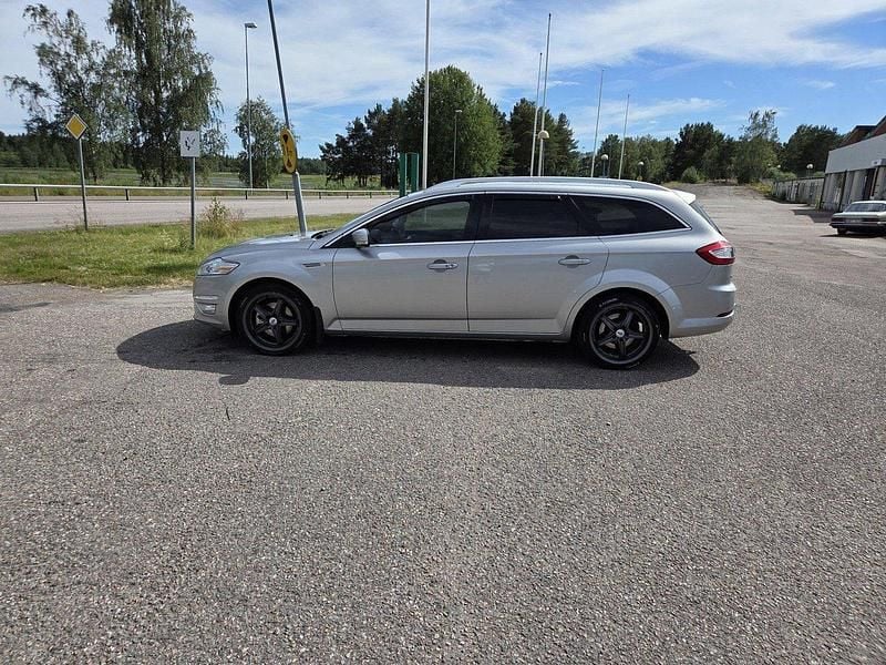 Grå Begagnad 2011 Ford Mondeo Titanium Kombi | 45 000 kr (Marknadspris) - Bild 1/4