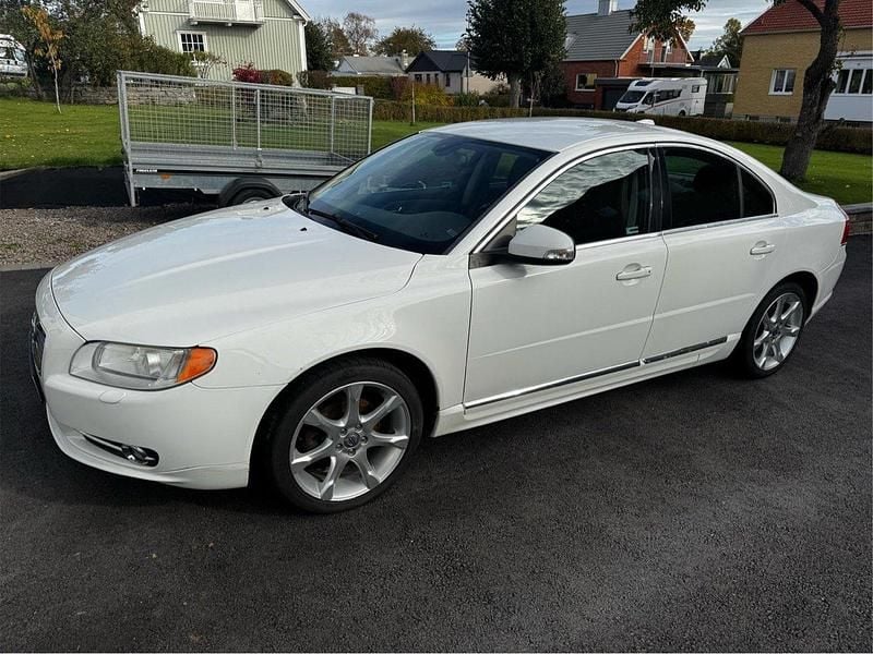 Vit Begagnad 2010 Volvo S80 Momentum Sedan | 56 000 kr (Marknadspris) - Bild 1/4