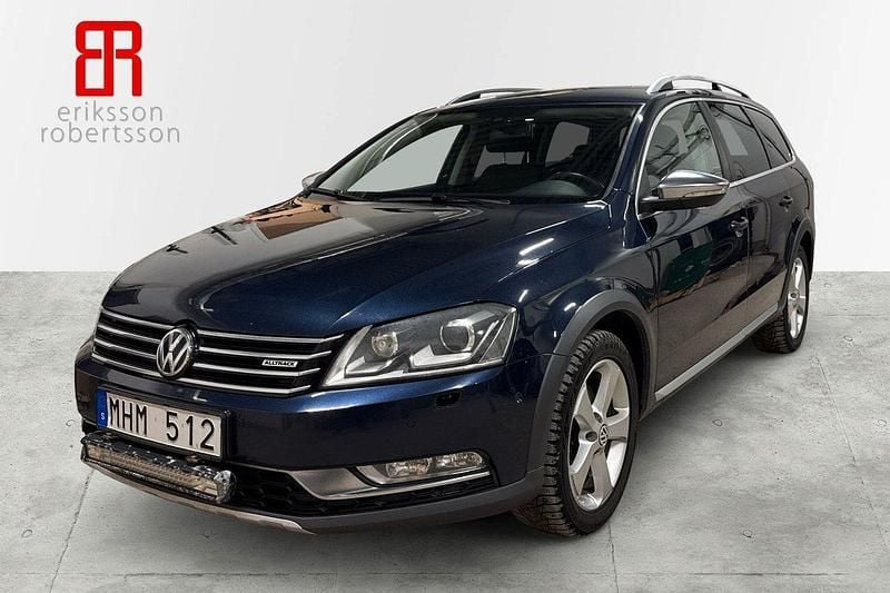 Mörkblå (blå) Begagnad 2012 VW Passat Alltrack Kombi | 119 900 kr (Marknadspris) - Bild 1/4