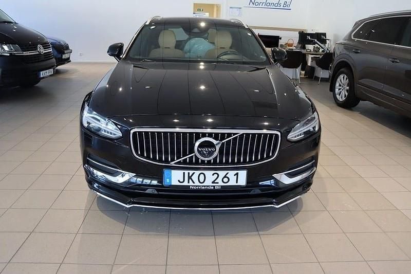 Begagnad Volvo V90 Inscription 235 HK (172 kW) 2020 Onyx black Kombi