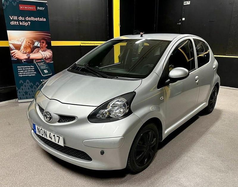Begagnad Toyota Aygo 68 HK (50 kW) 2008 Silver Halvkombi