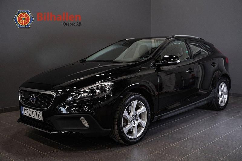 Svart Begagnad 2015 Volvo V40 CC Momentum Kombi | 174 900 kr (Lite dyr) - Bild 1/4