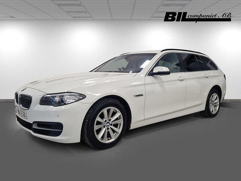 Vit Begagnad 2016 BMW 520 Kombi | 159 000 kr (Lite dyr) - Bild 1/4