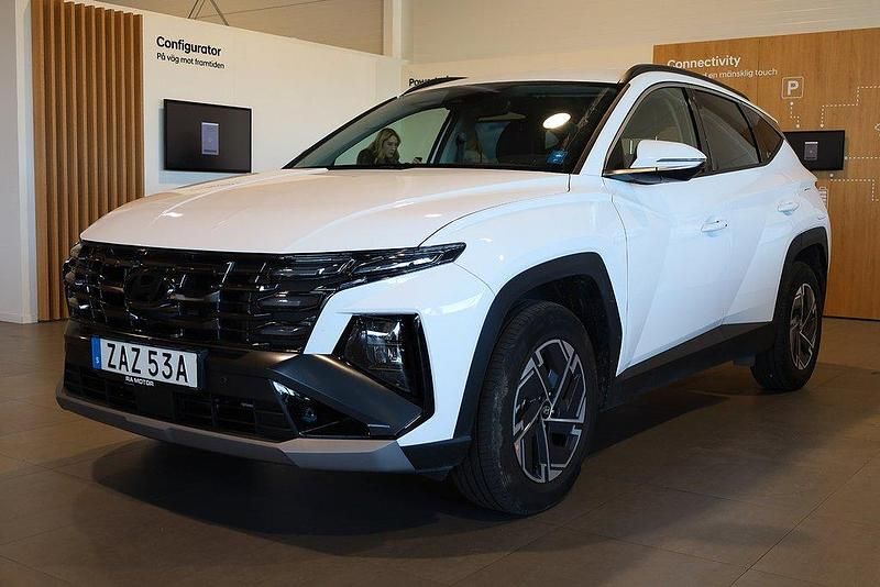 Vit Begagnad 2025 Hyundai Tucson Essential SUV | 399 900 kr (Marknadspris) - Bild 1/1