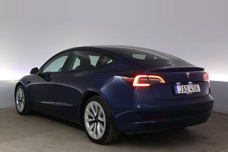 Begagnad Tesla Model 3 Standard Range 235 kW (320 HK) 2022 Blå Sedan